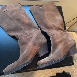 Women’s 7.5 Brown Suede Boots